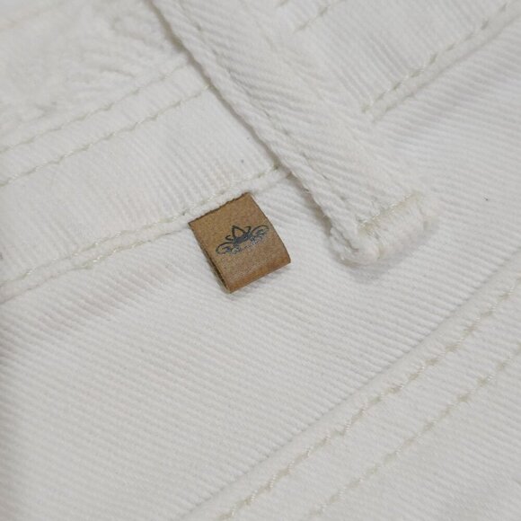 Almost Famous ✦ Lace-Trim Denim Shorts ✦ White Cotton/Spandex Cutoffs Sz 7 EUC - Picture 8 of 10